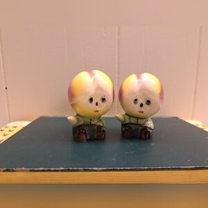 Vintage Anthropomorphic Peach Fruit Salt & Pepper Shaker Ceramic Japan